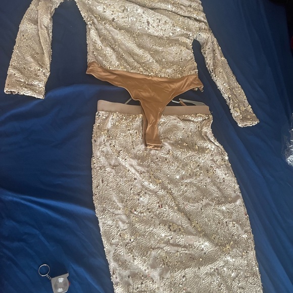 JLUXLABEL Gold Sequin Velvet Skirt Set - Picture 5 of 16